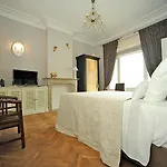 Expo 13 Bed & Breakfast