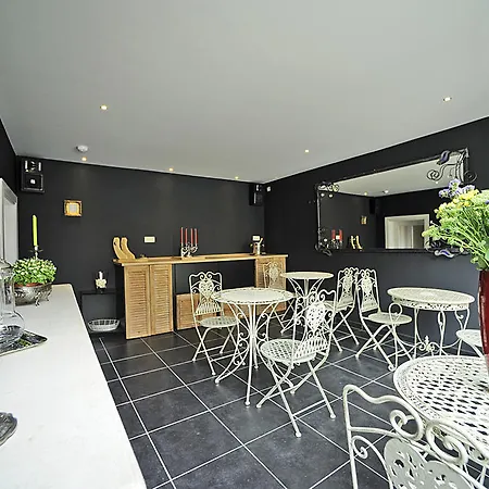 Expo 13 Bed & Breakfast Gent