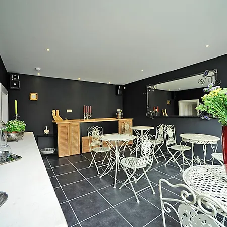 Bed and breakfast Expo 13