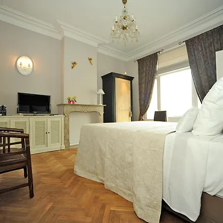 Expo 13 Bed & Breakfast